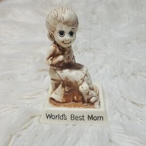Vintage R&W Berries 1975 World's Best Mom Figurine